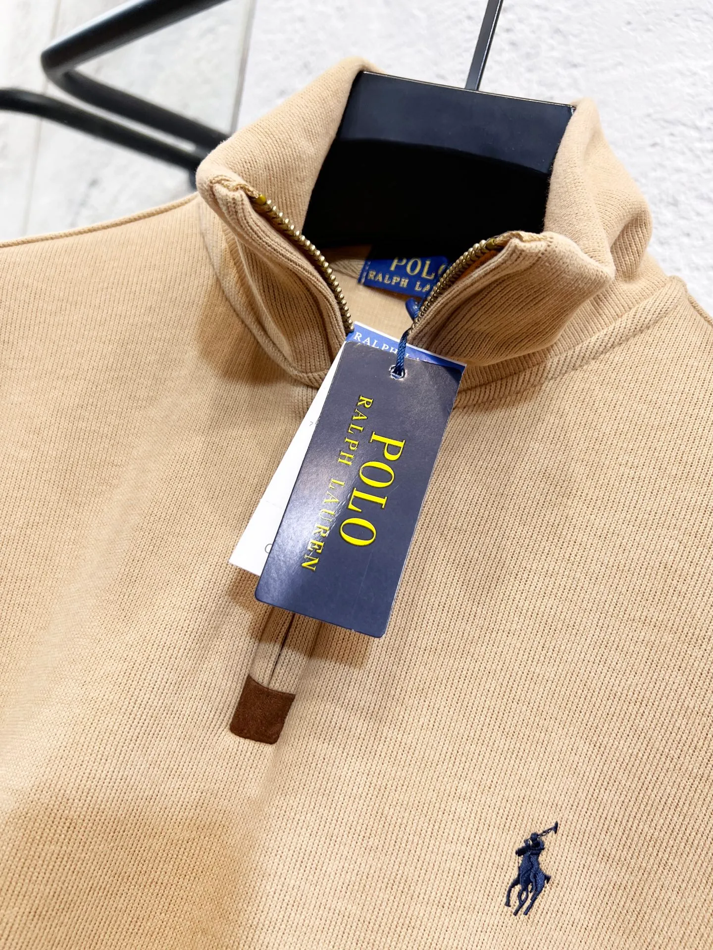 P196 Style number: T69 2235# Actual pictures! ! Ralph Lauren Minnie fabric long-sleeved half-zip sweatshirt. Color: black, oatmeal gray, camel, dark gray, light gray, navy blue, milk white. A total of 7 colors. Size: M-100-120 catties L-120-140 catties XL-140-160 catties 2XL-160-180 catties